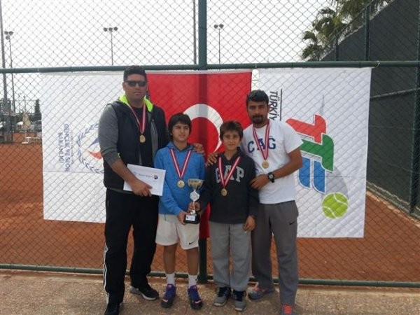 Özel Çağ Ortaokulu Erkek Tenis Takımımızın Başarısı