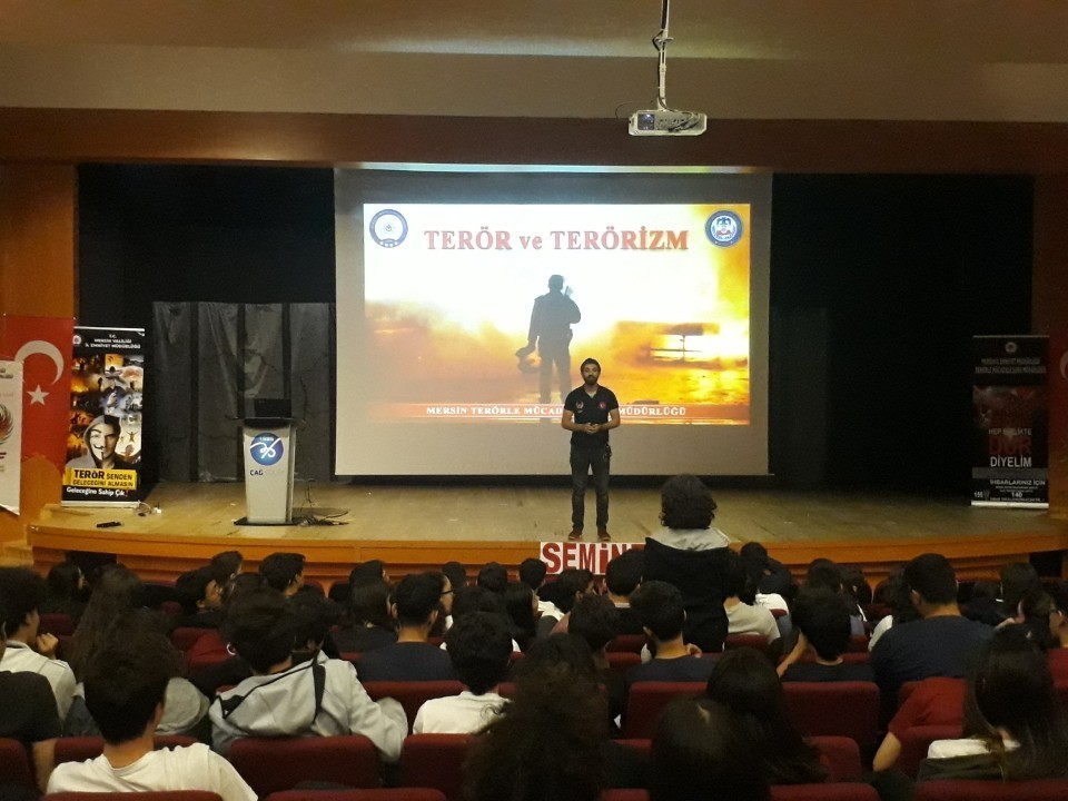 ÇAĞ ANADOLU / FEN LİSESİ ÖĞRENCİLERİ EMNİYET MÜDÜRLÜĞÜ BİLGİLENDİRME VE ÖNLEME FAALİYETLERİ SEMİNERİNDEYDİ